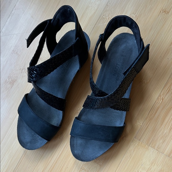 Naot Black Strappy Wedge Sandals EU 41 / 9.5-10 - Picture 3 of 10